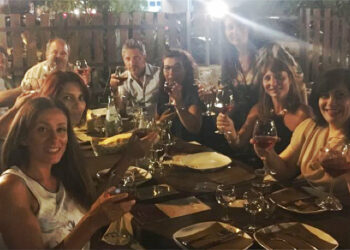 Compagni di scuola 25 anni dopo. Rimpatriata della classe 5^ E della Ragioneria di Cirò Marina